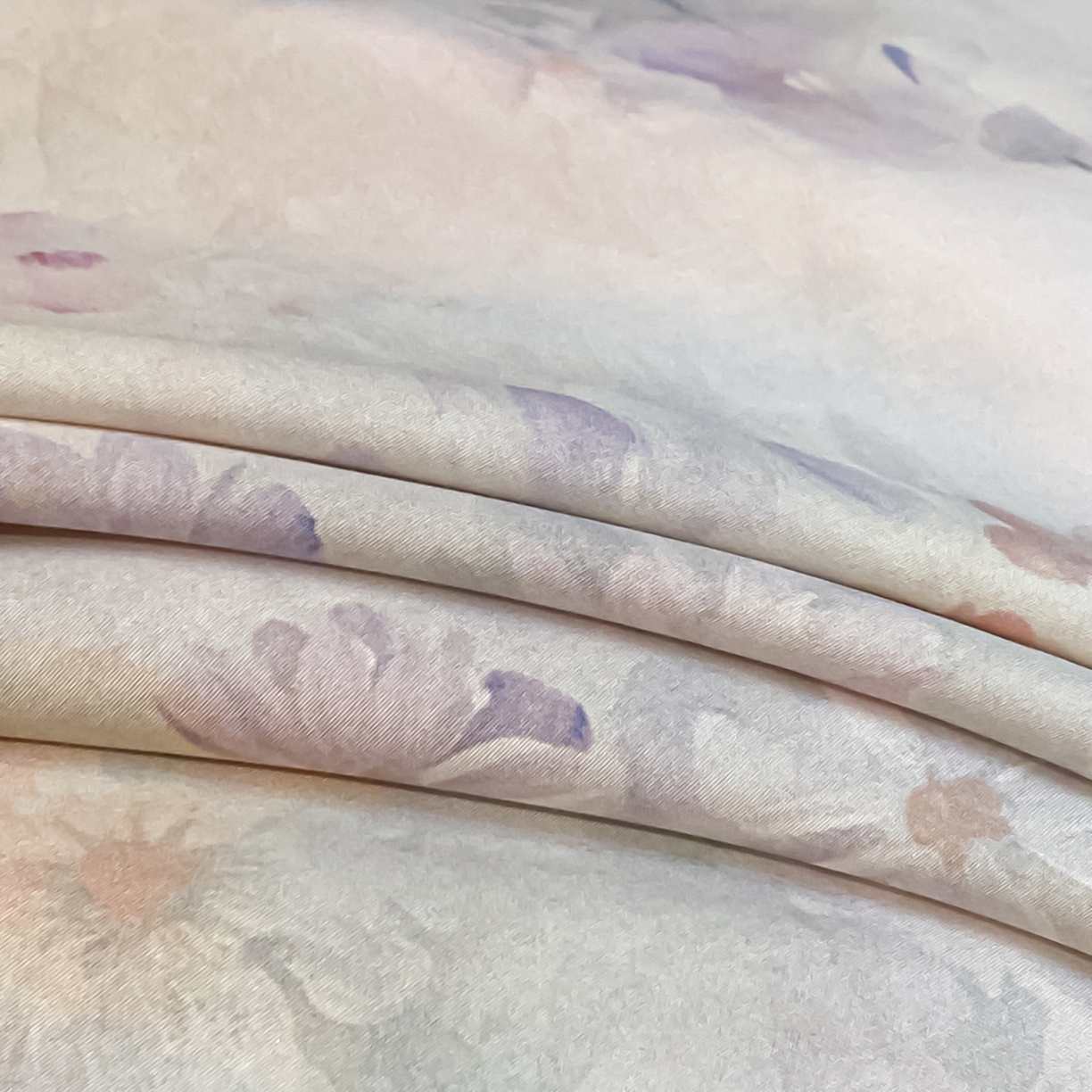 91家纺网 家纺一手货源 找家纺 博纳家纺 2026新款天丝莱塞尔轻奢高端数码印花拼角宽边夏被四件套冰感凉感四件套--夏洛伊系列 夏洛伊