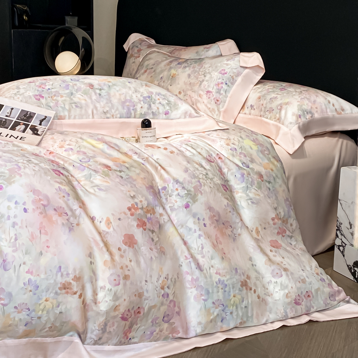 91家纺网 家纺一手货源 找家纺 博纳家纺 2026新款天丝莱塞尔轻奢高端数码印花拼角宽边夏被四件套冰感凉感四件套--夏洛伊系列 夏洛伊