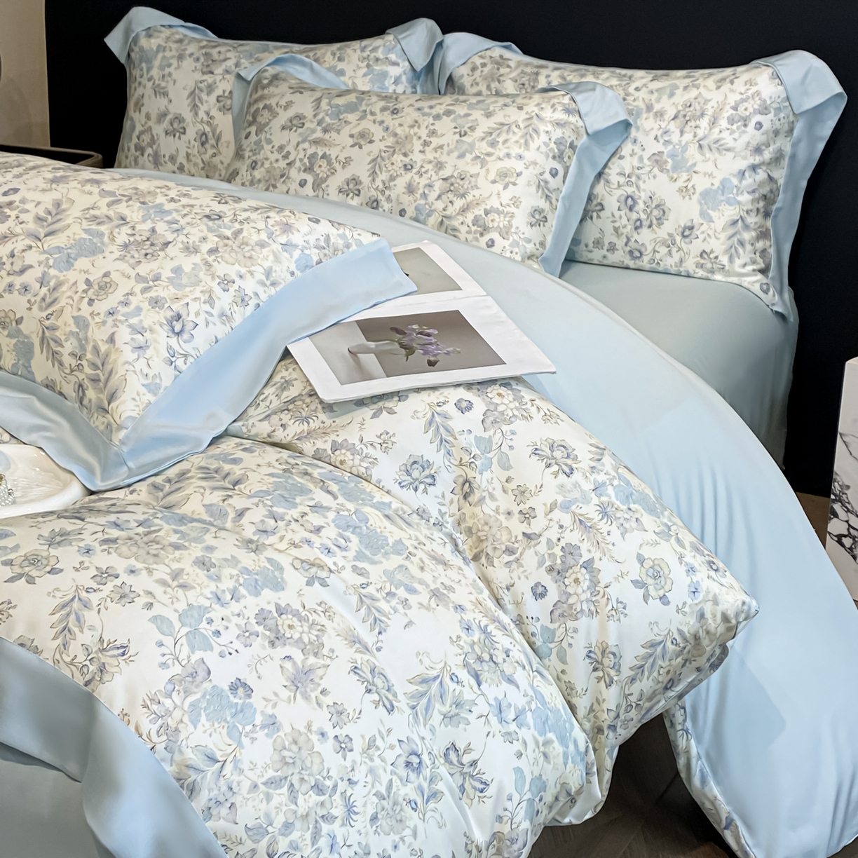 博纳家纺 2026新款天丝莱塞尔轻奢高端数码印花拼角宽边夏被四件套冰感凉感四件套--夏洛伊系列 春亭序