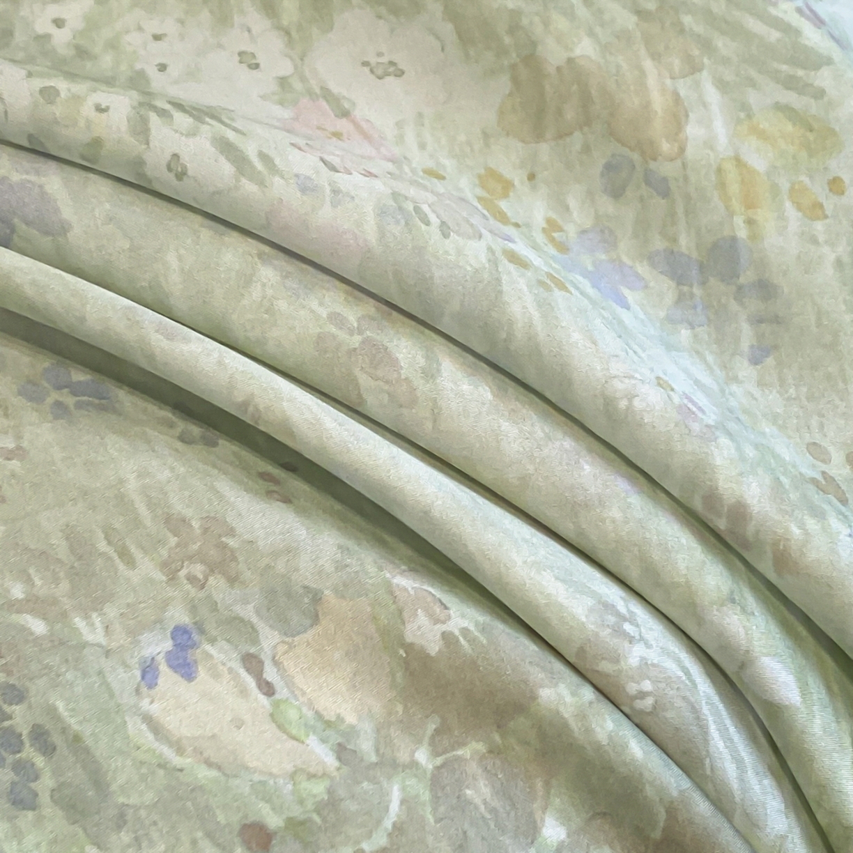 91家纺网 家纺一手货源 找家纺 博纳家纺 2026新款天丝莱塞尔轻奢高端数码印花拼角宽边夏被四件套冰感凉感四件套--夏洛伊系列 漫枝