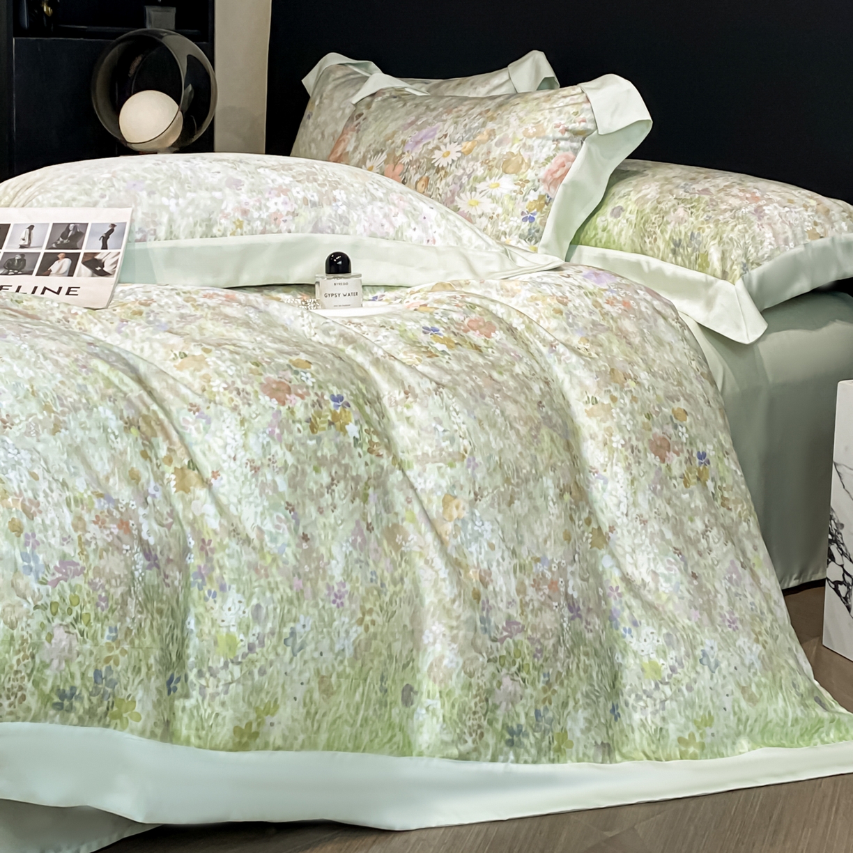 91家纺网 家纺一手货源 找家纺 博纳家纺 2026新款天丝莱塞尔轻奢高端数码印花拼角宽边夏被四件套冰感凉感四件套--夏洛伊系列 漫枝