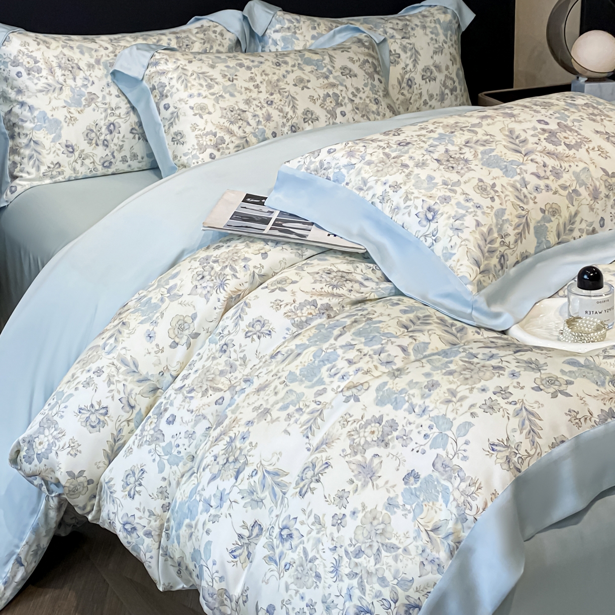 91家纺网 家纺一手货源 找家纺 博纳家纺 2026新款天丝莱塞尔轻奢高端数码印花拼角宽边夏被四件套冰感凉感四件套--夏洛伊系列 春亭序