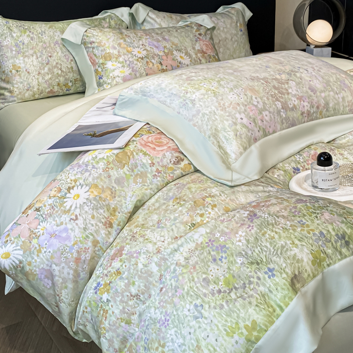 91家纺网 家纺一手货源 找家纺 博纳家纺 2026新款天丝莱塞尔轻奢高端数码印花拼角宽边夏被四件套冰感凉感四件套--夏洛伊系列 漫枝