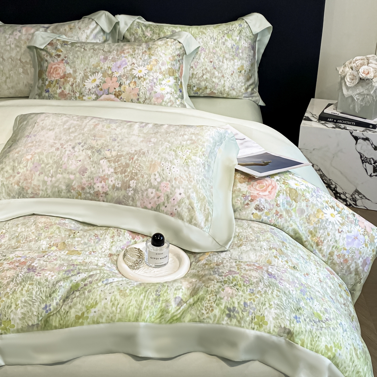 91家纺网 家纺一手货源 找家纺 博纳家纺 2026新款天丝莱塞尔轻奢高端数码印花拼角宽边夏被四件套冰感凉感四件套--夏洛伊系列 漫枝