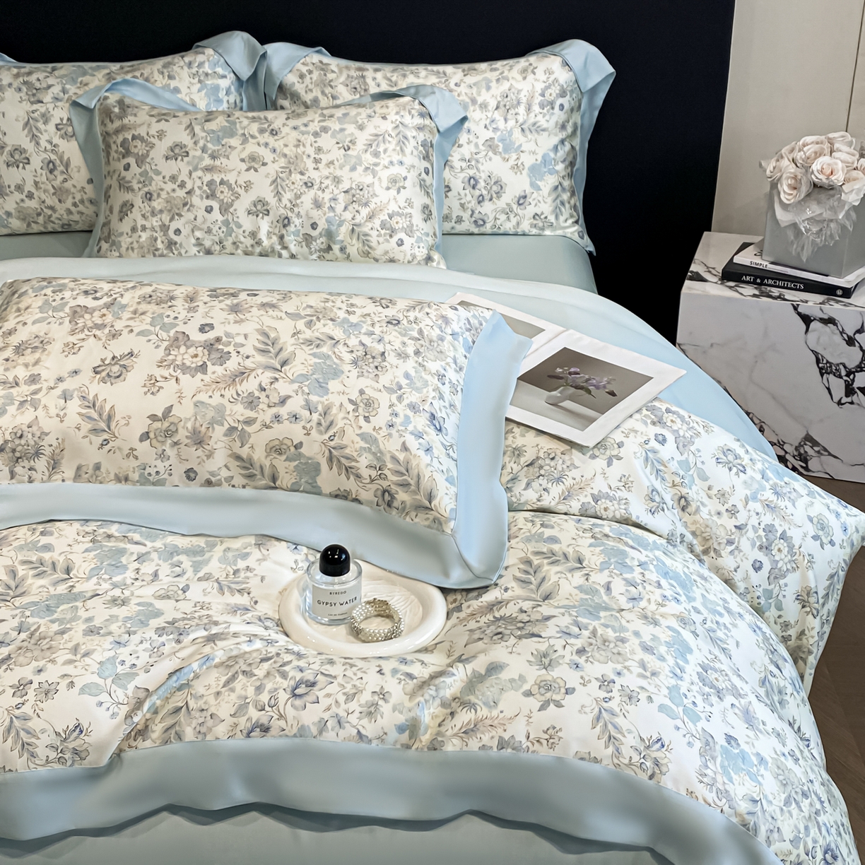 91家纺网 家纺一手货源 找家纺 博纳家纺 2026新款天丝莱塞尔轻奢高端数码印花拼角宽边夏被四件套冰感凉感四件套--夏洛伊系列 春亭序