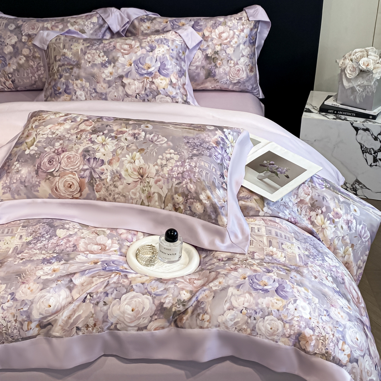 91家纺网 家纺一手货源 找家纺 博纳家纺 2026新款天丝莱塞尔轻奢高端数码印花拼角宽边夏被四件套冰感凉感四件套--夏洛伊系列 蔷薇庄园