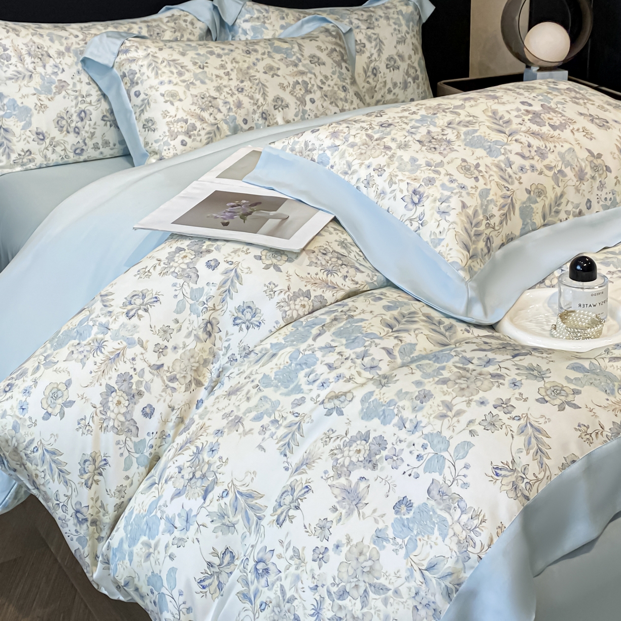 91家纺网 家纺一手货源 找家纺 博纳家纺 2026新款天丝莱塞尔轻奢高端数码印花拼角宽边夏被四件套冰感凉感四件套--夏洛伊系列 春亭序