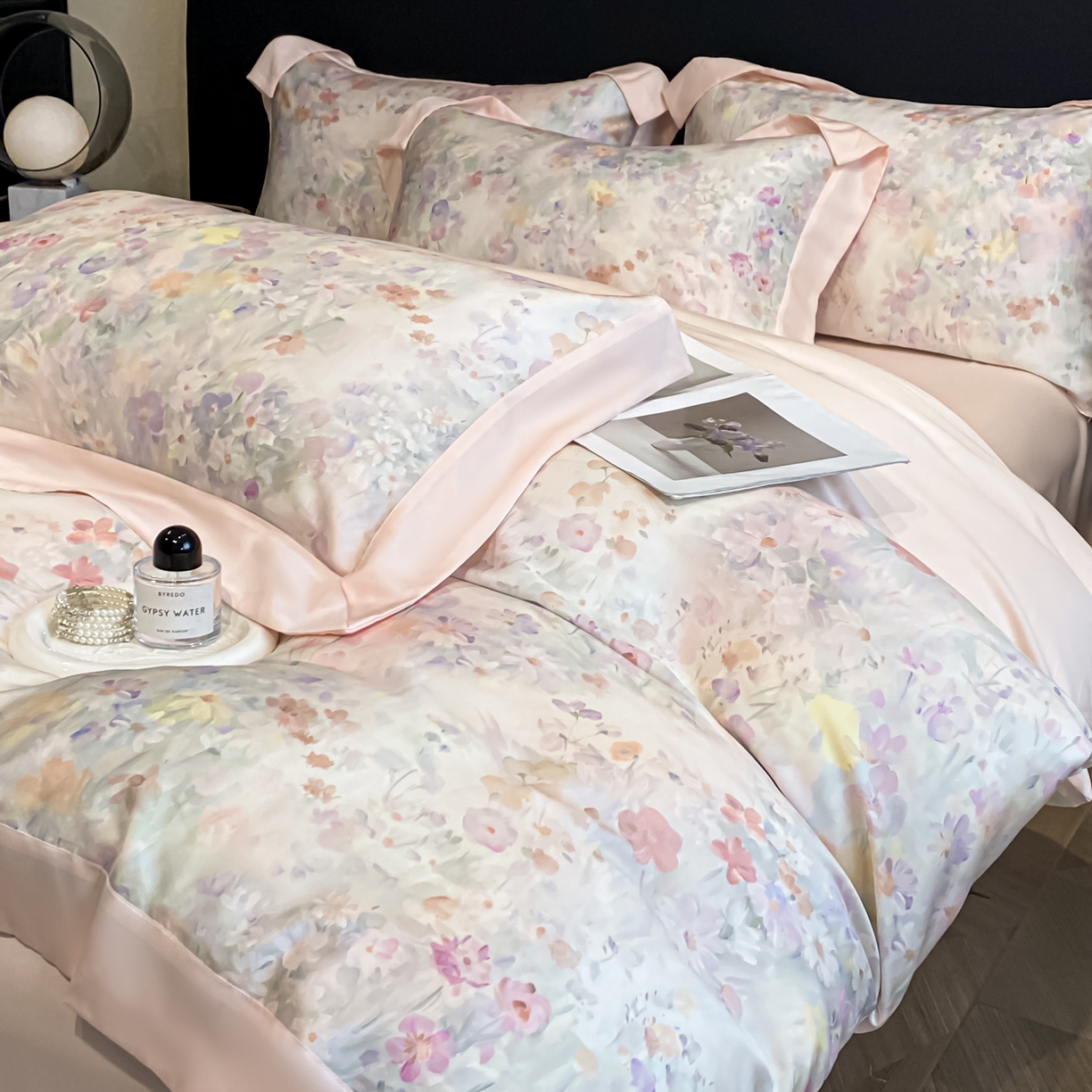 91家纺网 家纺一手货源 找家纺 博纳家纺 2026新款天丝莱塞尔轻奢高端数码印花拼角宽边夏被四件套冰感凉感四件套--夏洛伊系列 夏洛伊