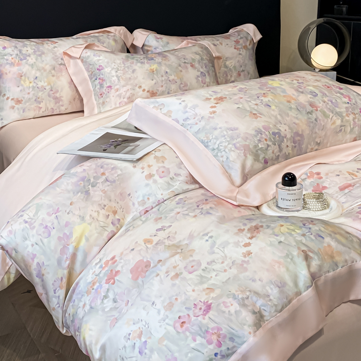 91家纺网 家纺一手货源 找家纺 博纳家纺 2026新款天丝莱塞尔轻奢高端数码印花拼角宽边夏被四件套冰感凉感四件套--夏洛伊系列 夏洛伊