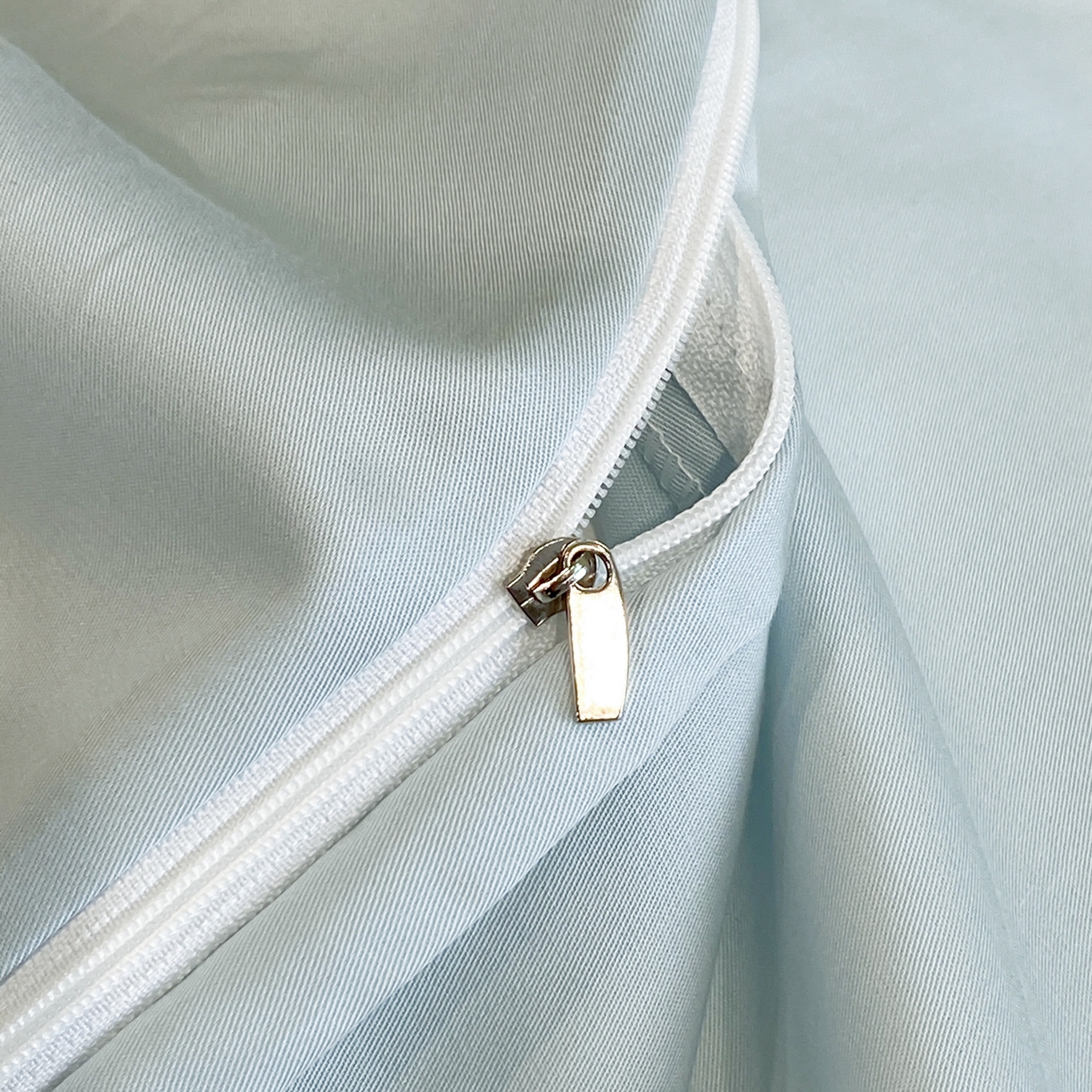 91家纺网 家纺一手货源 找家纺 博纳家纺 2026新款天丝莱塞尔轻奢高端数码印花拼角宽边夏被四件套冰感凉感四件套--夏洛伊系列 春亭序