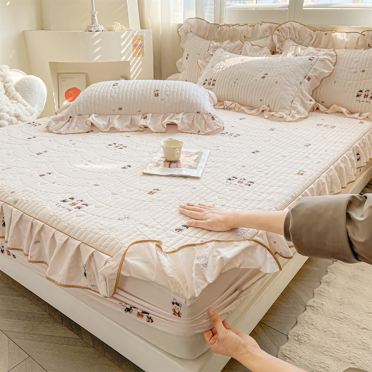 91家纺网 家纺一手货源 找家纺 宜凡家纺 2026新款全棉印花夹棉花边床笠套件②--四件套 森林动物派