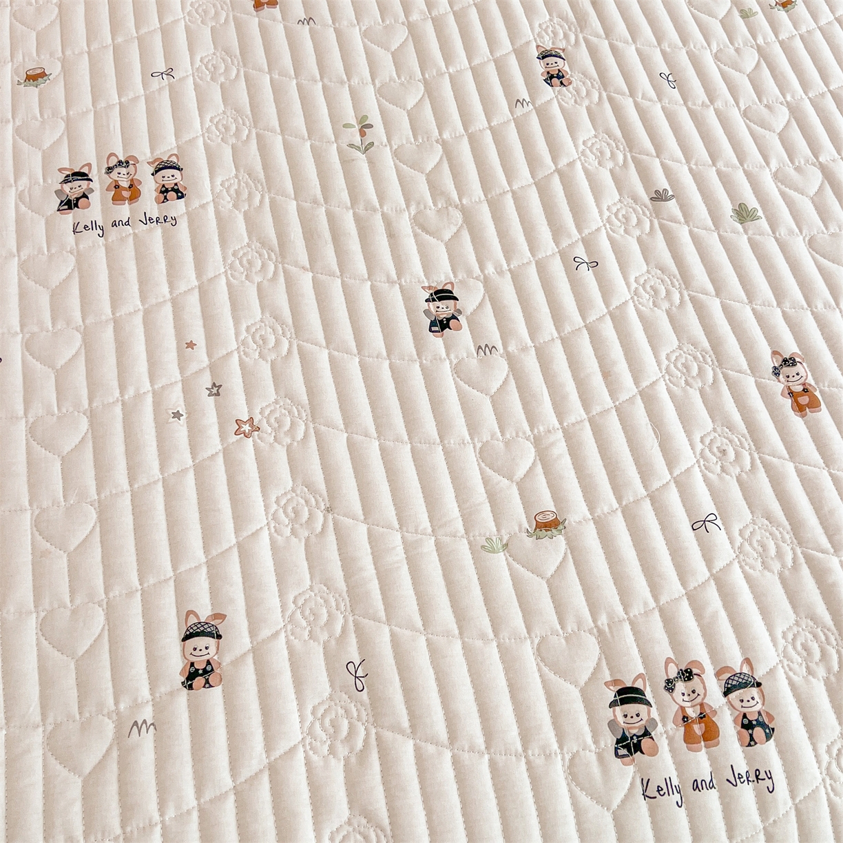 91家纺网 家纺一手货源 找家纺 宜凡家纺 2026新款全棉印花公主风夹棉床裙三件套② 森林动物派