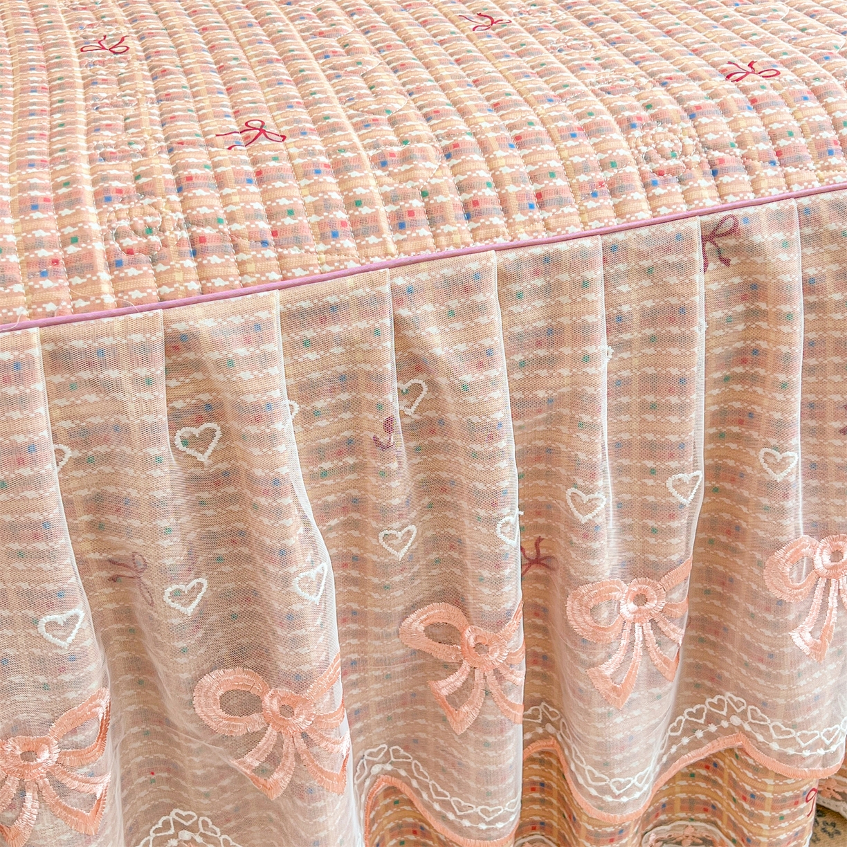 91家纺网 家纺一手货源 找家纺 宜凡家纺 2026新款全棉印花公主风夹棉床裙三件套② 樱桃蝴蝶结