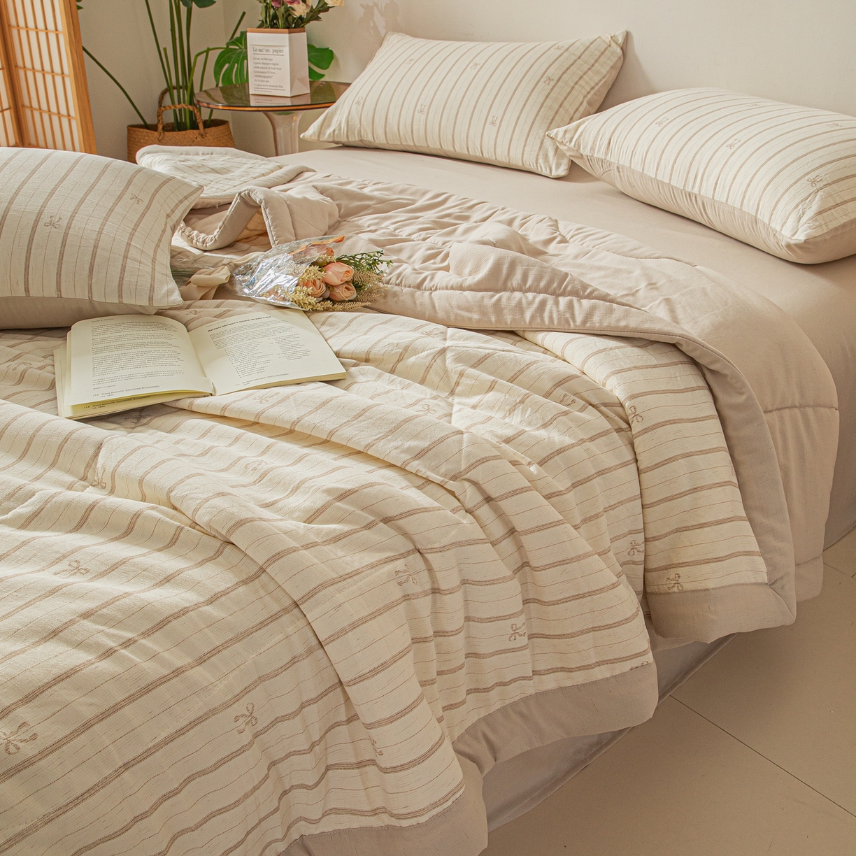 91家纺网 家纺一手货源 找家纺 江暮云家纺 2026新款A类亚麻印花新疆棉花被 奶棕蝴蝶结