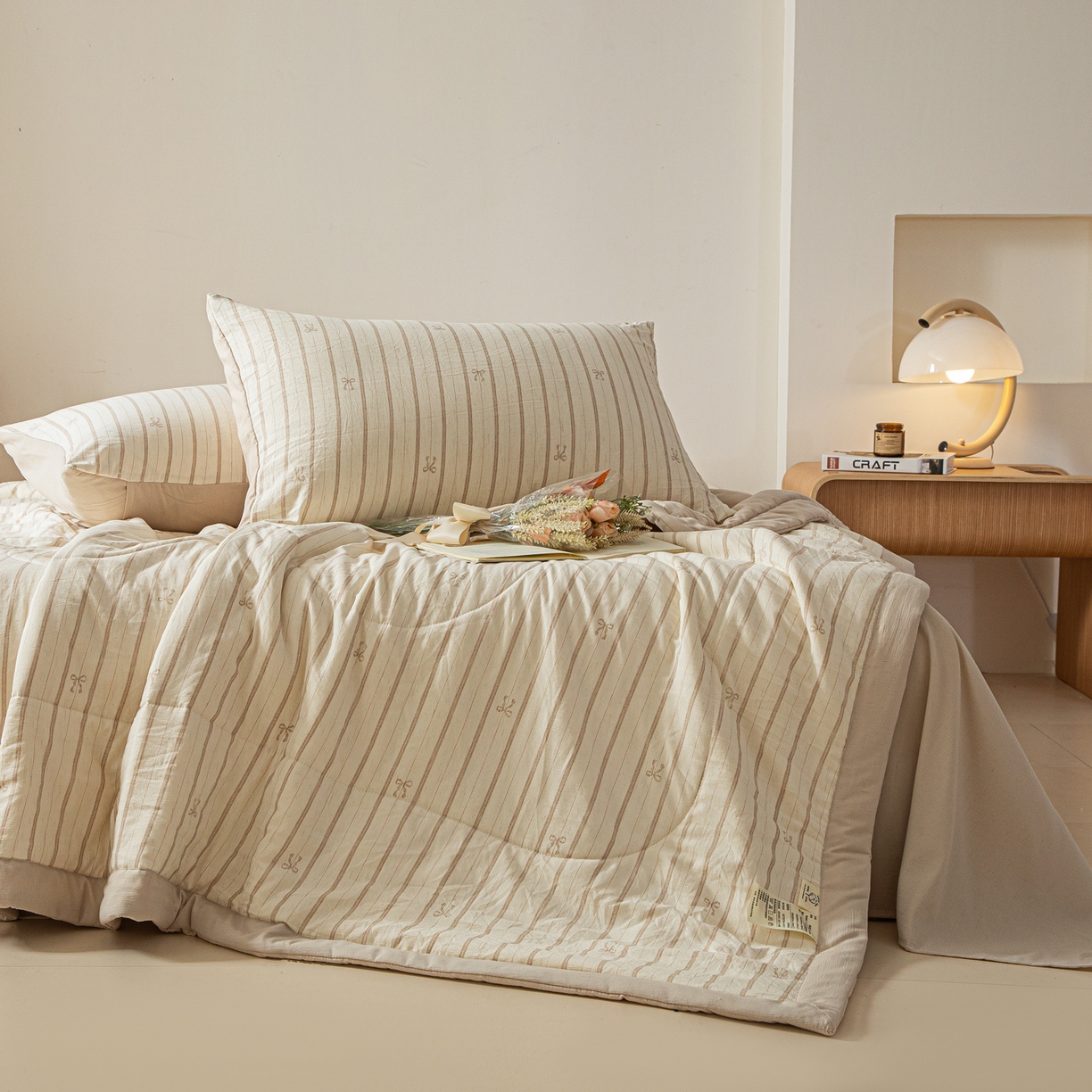 91家纺网 家纺一手货源 找家纺 江暮云家纺 2026新款A类亚麻印花新疆棉花被 奶棕蝴蝶结