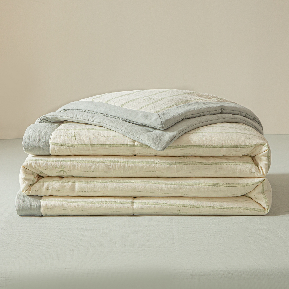 91家纺网 家纺一手货源 找家纺 江暮云家纺 2026新款A类亚麻印花新疆棉花被 青条蝴蝶结