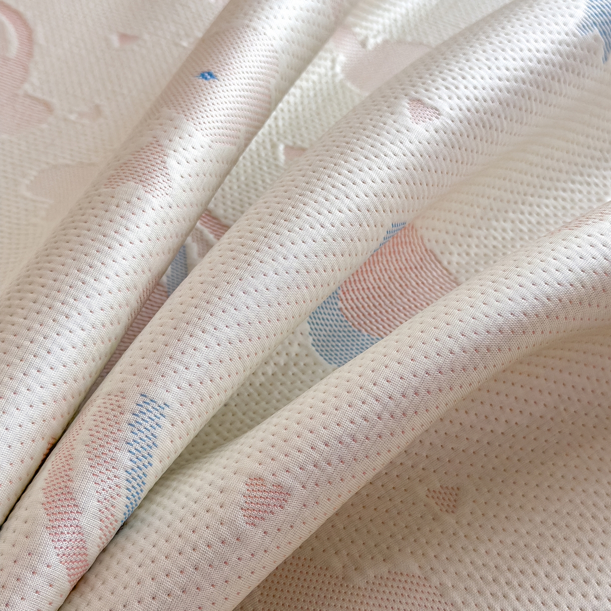 91家纺网 家纺一手货源 找家纺 典冠 2026新款PE凉感豆豆提花软席 彩虹