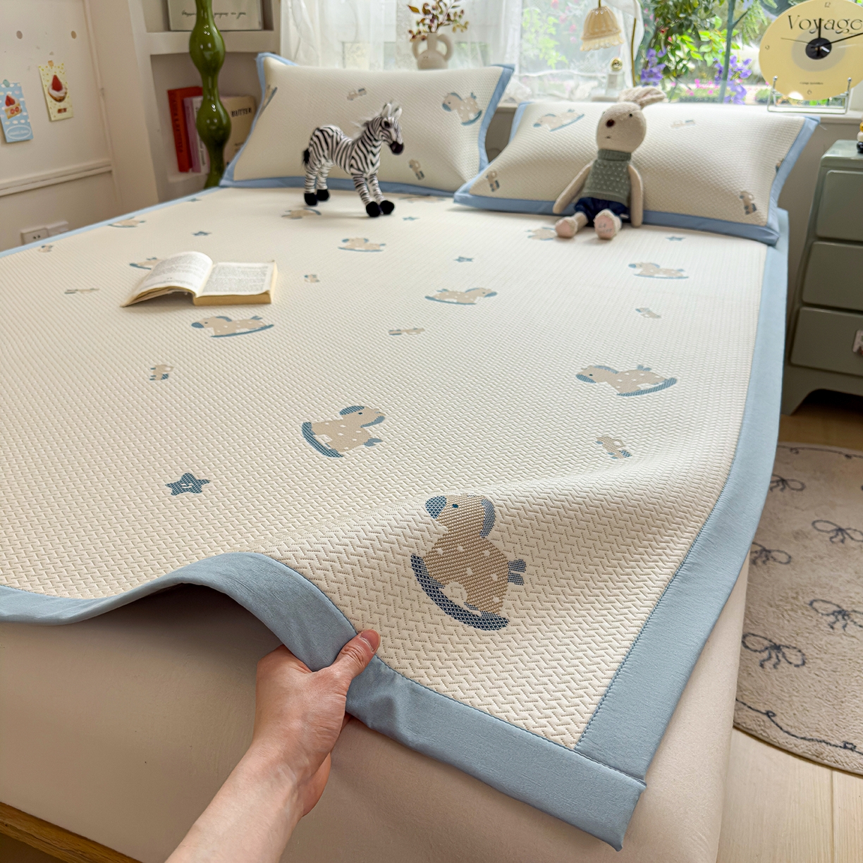 91家纺网 家纺一手货源 找家纺 典冠 2026新款PE凉感豆豆提花软席 小木马