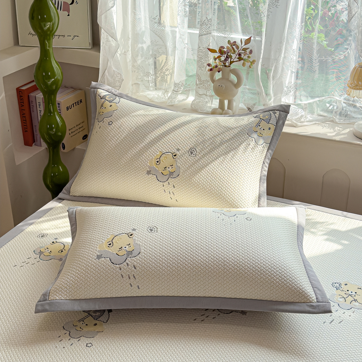 91家纺网 家纺一手货源 找家纺 典冠 2026新款PE凉感豆豆提花软席 撑伞小熊-灰