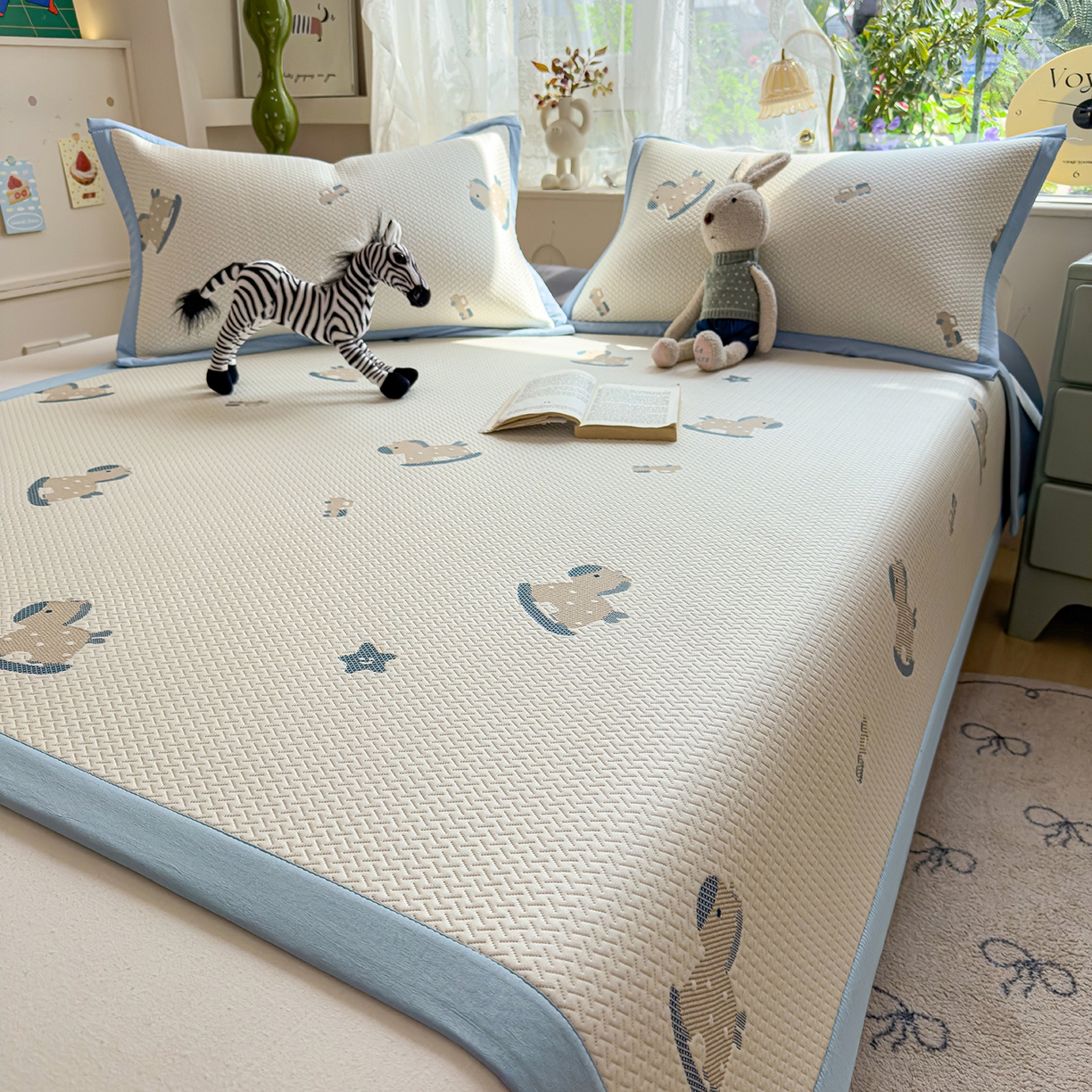 91家纺网 家纺一手货源 找家纺 典冠 2026新款PE凉感豆豆提花软席 小木马