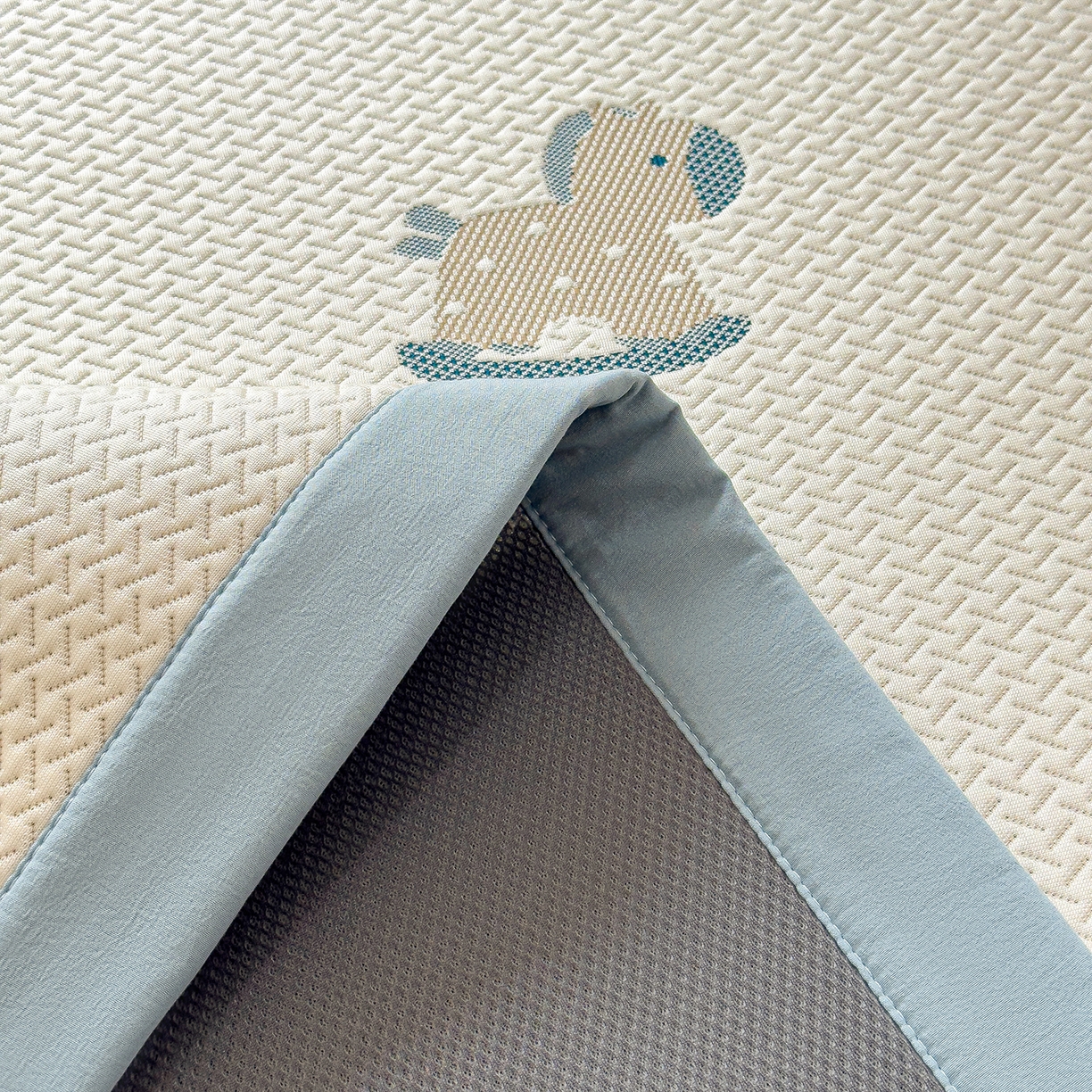 91家纺网 家纺一手货源 找家纺 典冠 2026新款PE凉感豆豆提花软席 小木马