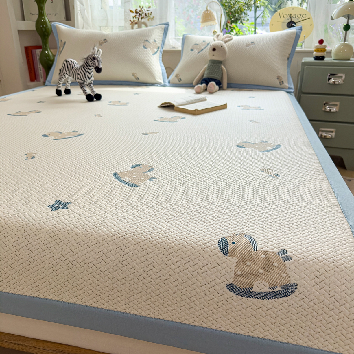 91家纺网 家纺一手货源 找家纺 典冠 2026新款PE凉感豆豆提花软席 小木马