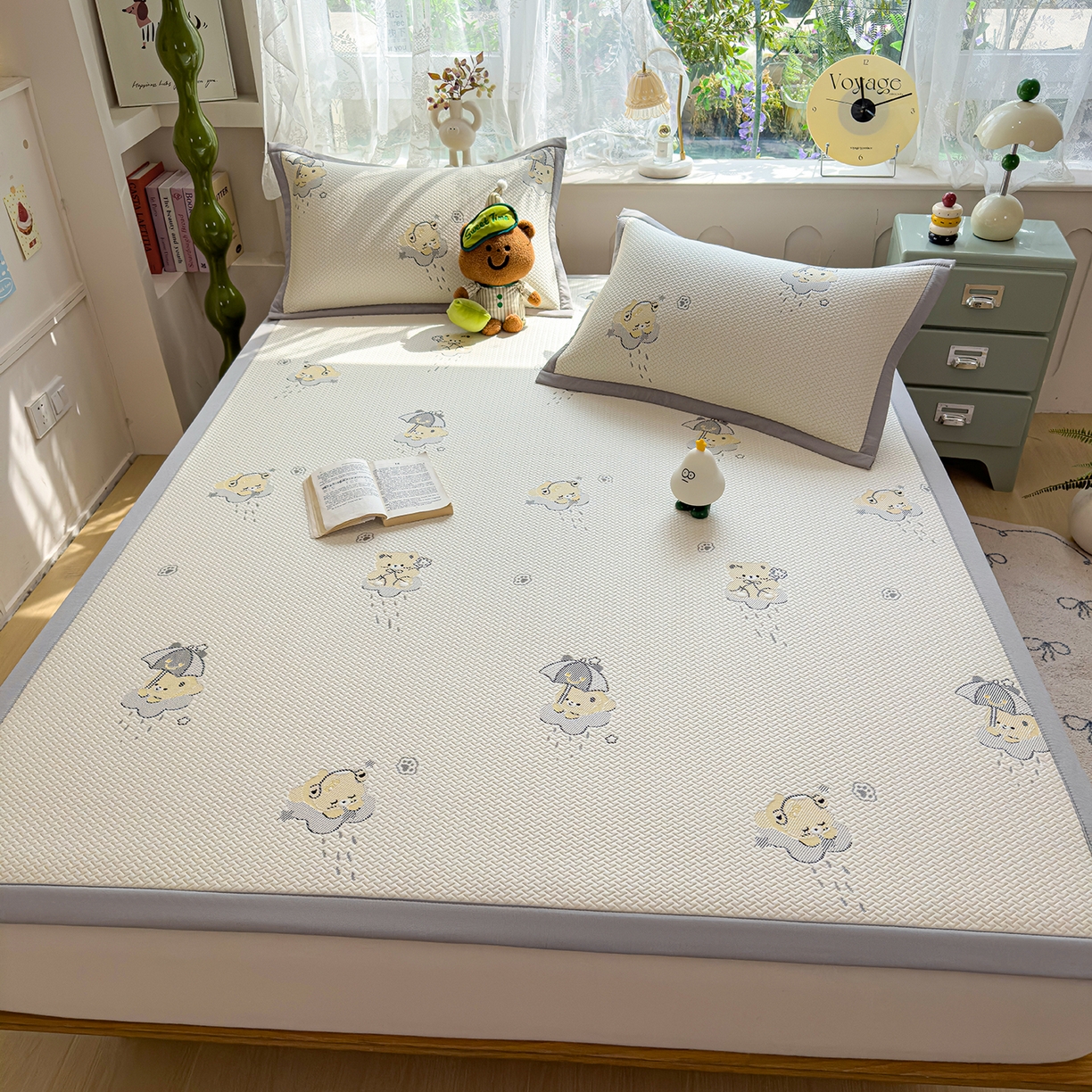 91家纺网 家纺一手货源 找家纺 典冠 2026新款PE凉感豆豆提花软席 撑伞小熊-灰