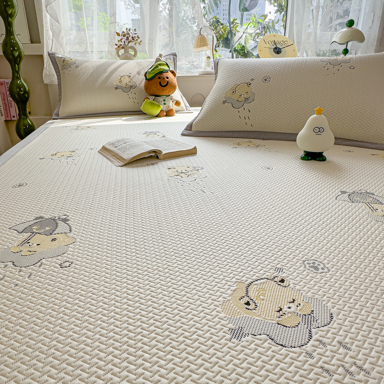 91家纺网 家纺一手货源 找家纺 典冠 2026新款PE凉感豆豆提花软席 撑伞小熊-灰