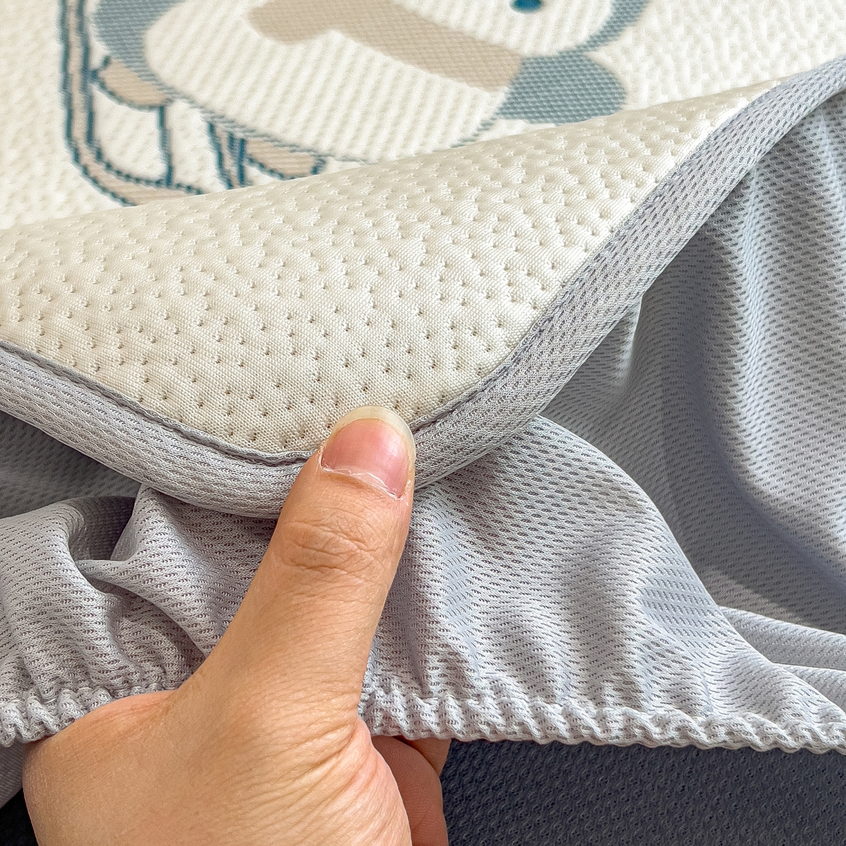 91家纺网 家纺一手货源 找家纺 典冠 2026新款PE凉感豆豆提花软席 滑雪企鹅