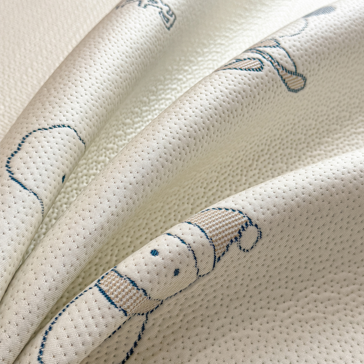 91家纺网 家纺一手货源 找家纺 典冠 2026新款PE凉感豆豆提花软席 滑雪企鹅