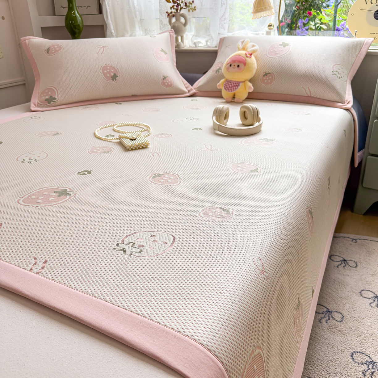 91家纺网 家纺一手货源 找家纺 典冠 2026新款PE凉感豆豆提花软席 奇趣草莓