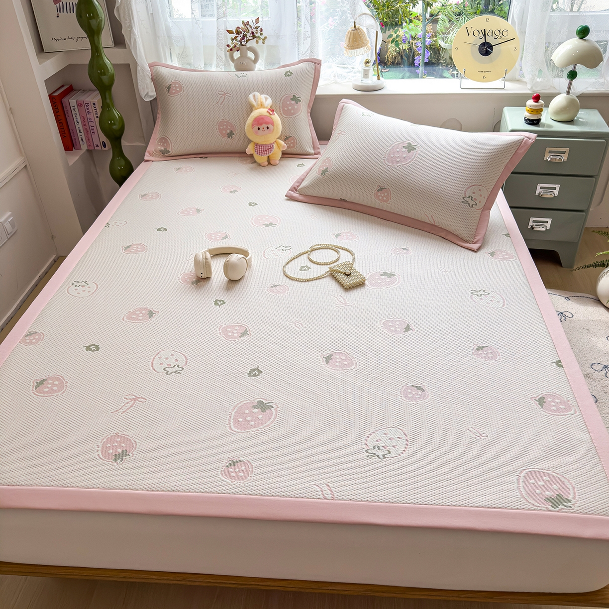 91家纺网 家纺一手货源 找家纺 典冠 2026新款PE凉感豆豆提花软席 奇趣草莓