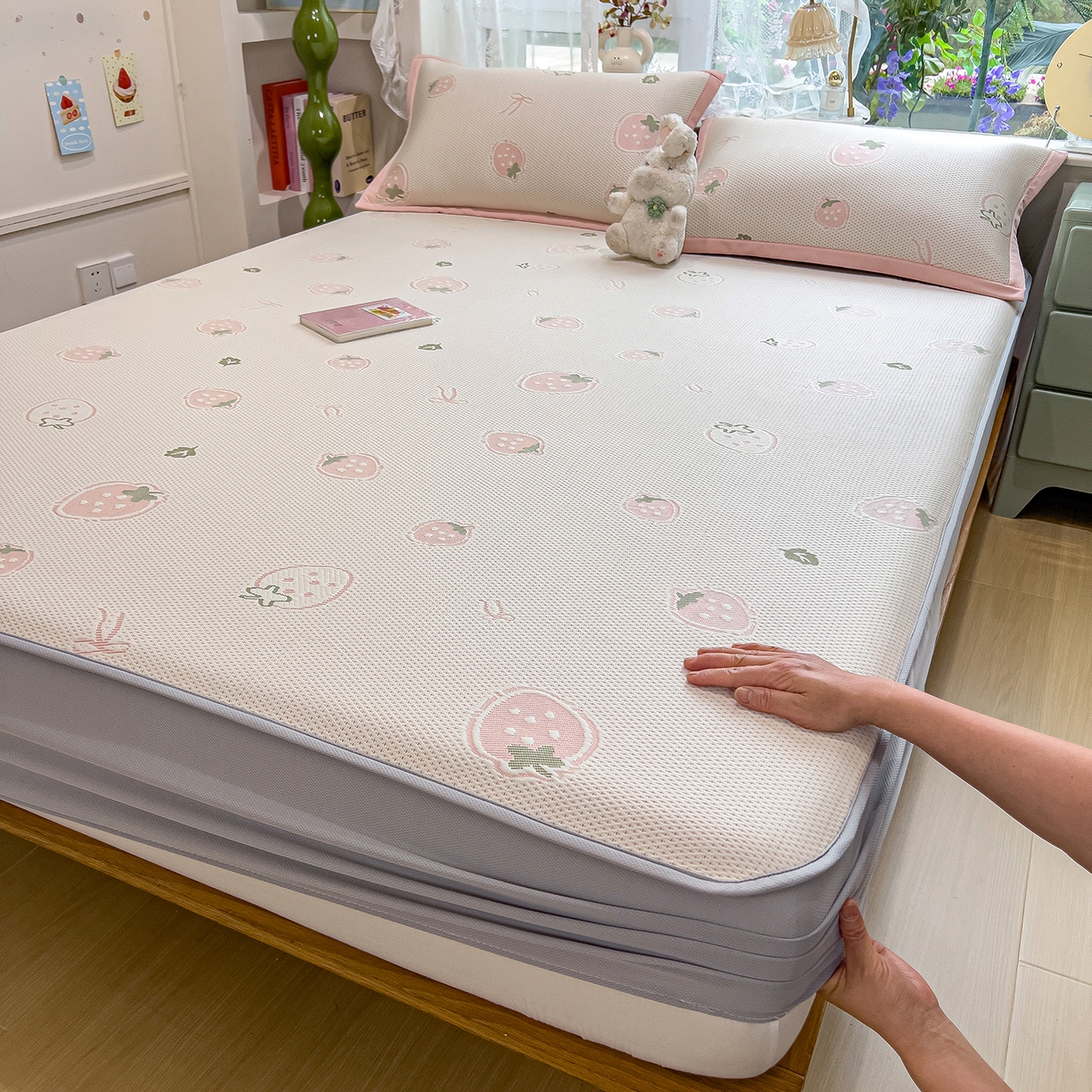 91家纺网 家纺一手货源 找家纺 典冠 2026新款PE凉感豆豆提花软席 奇趣草莓