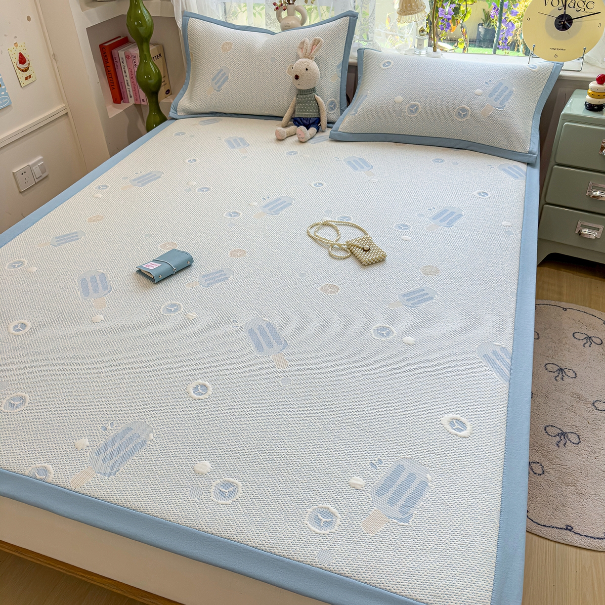 91家纺网 家纺一手货源 找家纺 典冠 2026新款PE凉感豆豆提花软席 蓝色棒冰