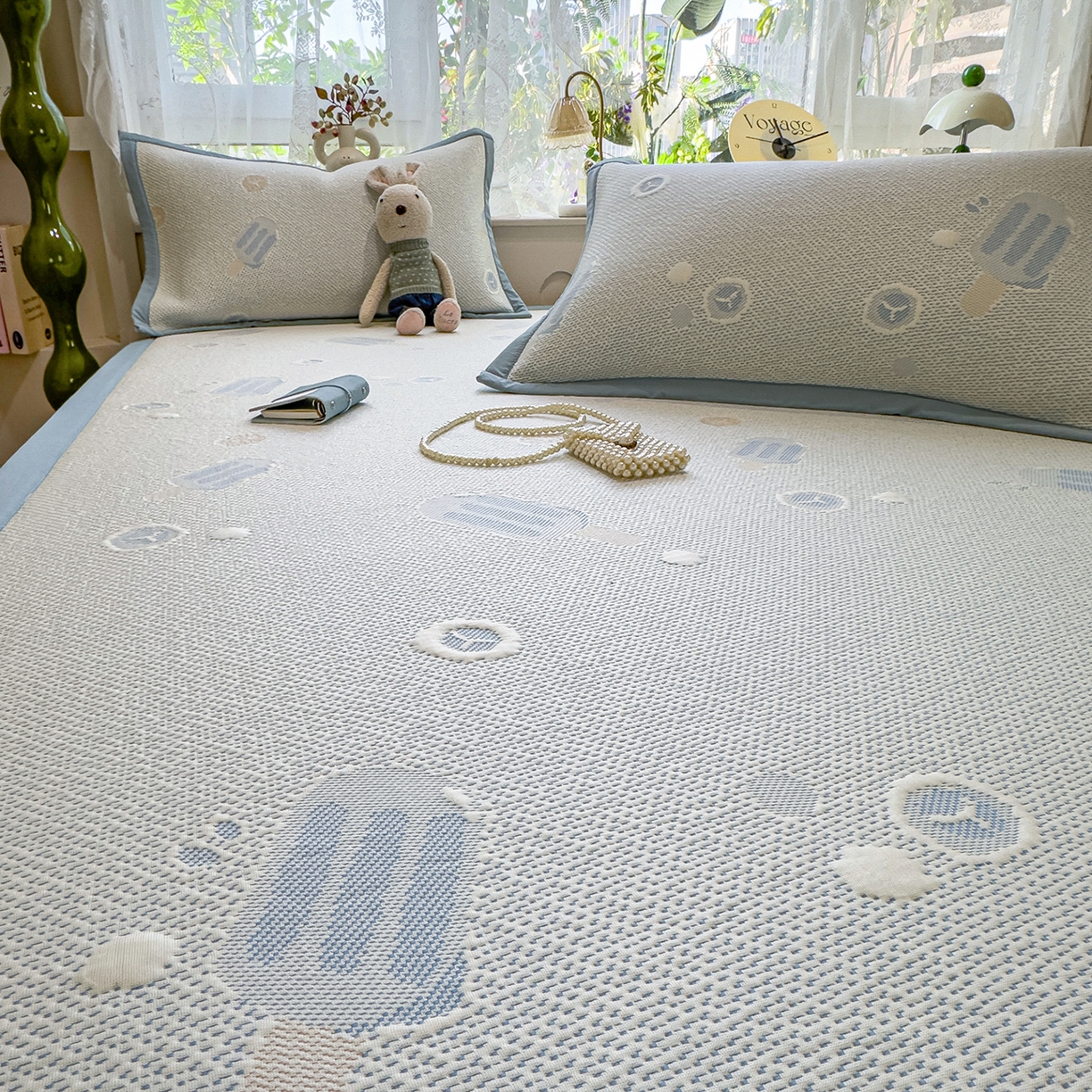 91家纺网 家纺一手货源 找家纺 典冠 2026新款PE凉感豆豆提花软席 蓝色棒冰