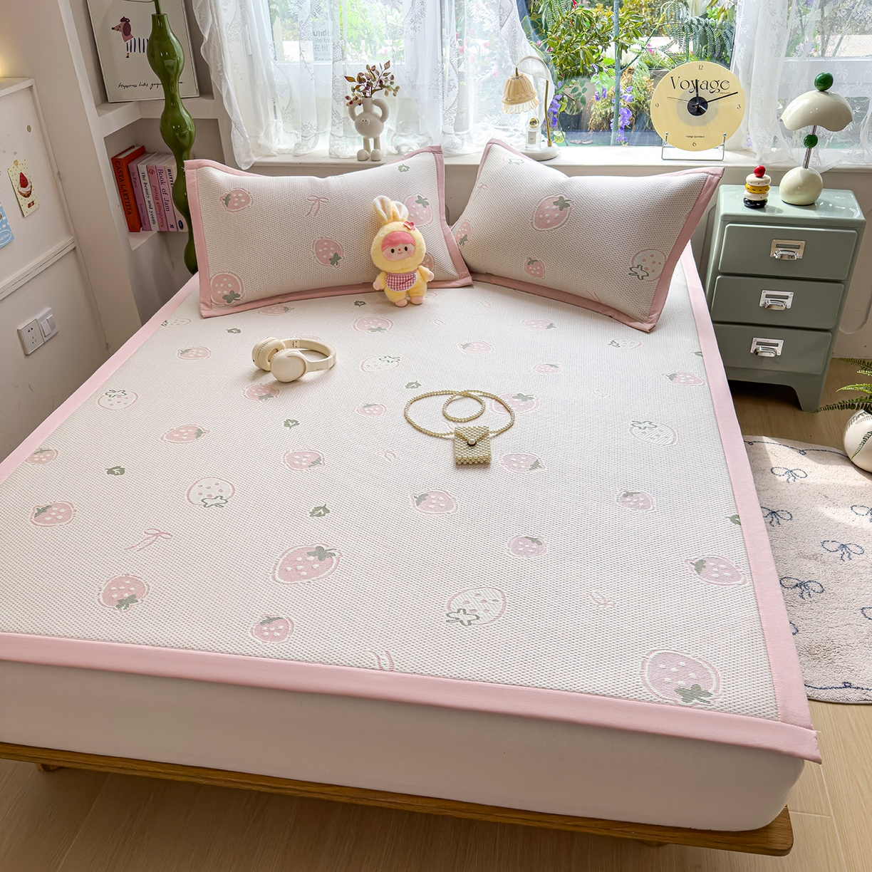 91家纺网 家纺一手货源 找家纺 典冠 2026新款PE凉感豆豆提花软席 奇趣草莓