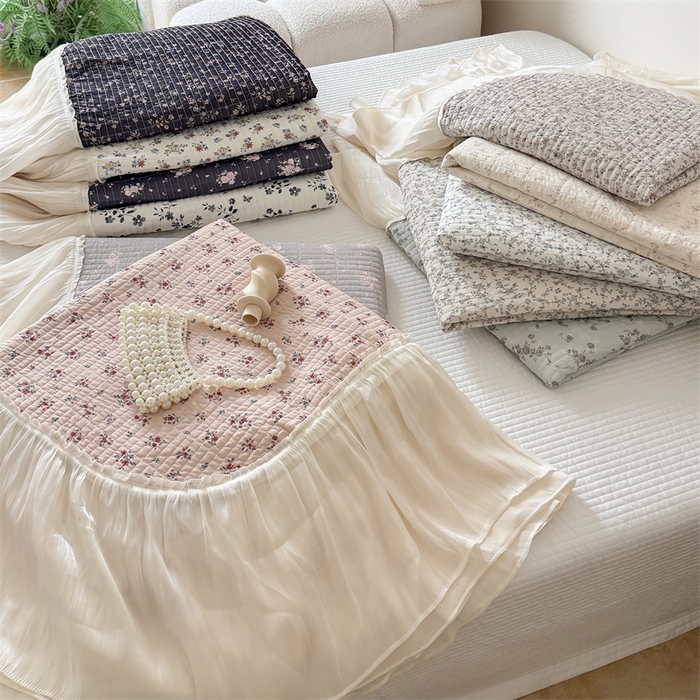 91家纺网 家纺一手货源 找家纺 吾欢心 2026新款仿锦安法式花边凉感丝床盖款夏凉被四件套软凉席三件套小冰皮空调被 组合图仅做展示不可下单