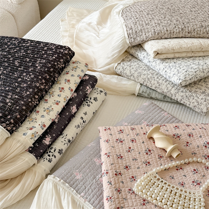 91家纺网 家纺一手货源 找家纺 吾欢心 2026新款仿锦安法式花边凉感丝床盖款夏凉被四件套软凉席三件套小冰皮空调被 组合图仅做展示不可下单