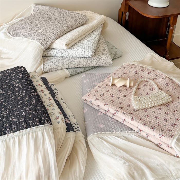 91家纺网 家纺一手货源 找家纺 吾欢心 2026新款仿锦安法式花边凉感丝床盖款夏凉被四件套软凉席三件套小冰皮空调被 组合图仅做展示不可下单