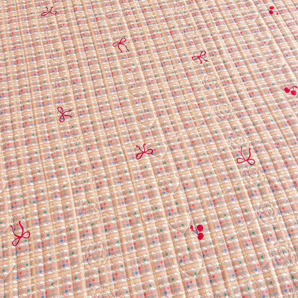 91家纺网 家纺一手货源 找家纺 宜凡家纺 2026新款全棉印花公主风夹棉床裙四件套② 樱桃蝴蝶结