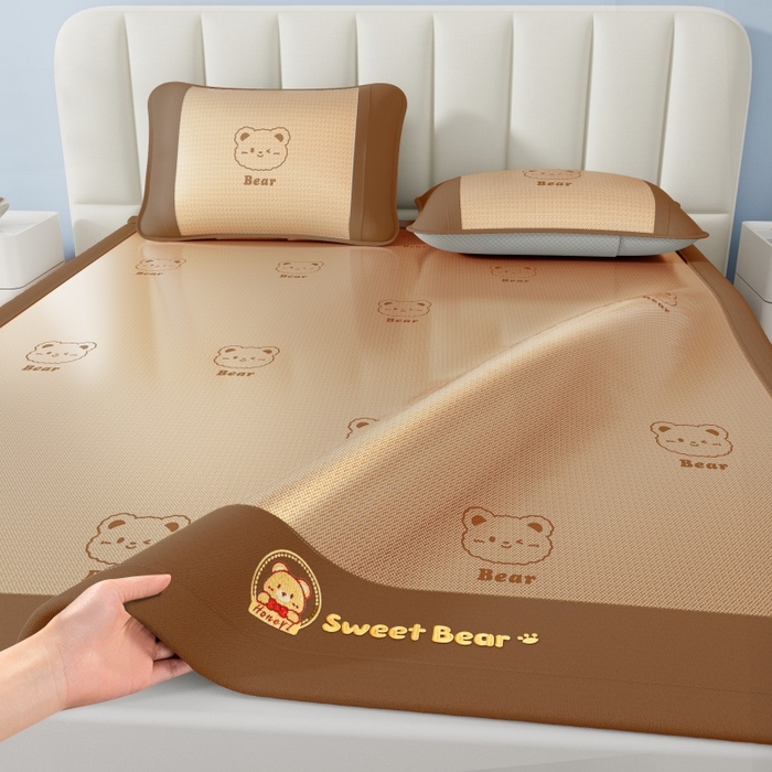 91家纺网 家纺一手货源 找家纺 （总）梵克保罗 2026新款3D复合三明治冰藤冰丝凉席套件-甜蜜小熊