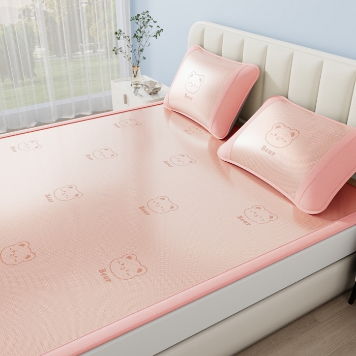 91家纺网 家纺一手货源 找家纺 梵克保罗 2026新款3D复合三明治冰藤冰丝凉席套件-甜蜜小熊 甜蜜小熊-粉色