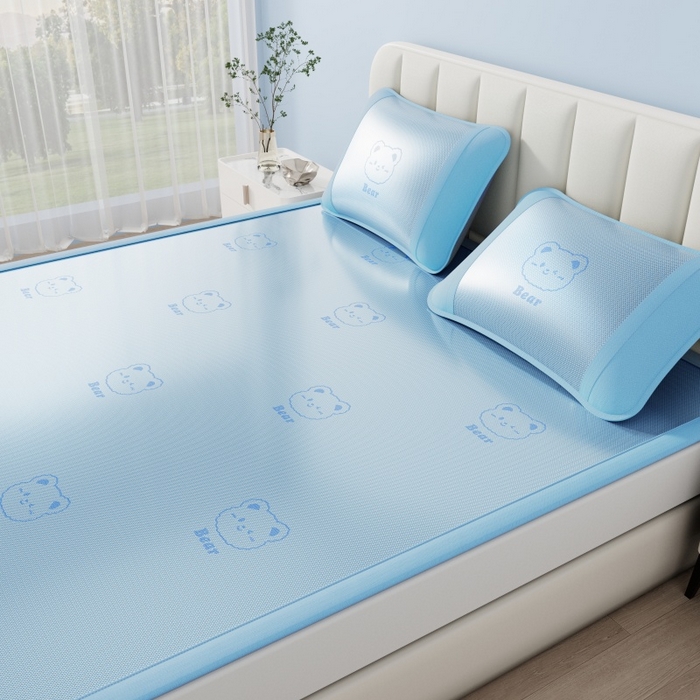 91家纺网 家纺一手货源 找家纺 梵克保罗 2026新款3D复合三明治冰藤冰丝凉席套件-甜蜜小熊 甜蜜小熊-蓝色