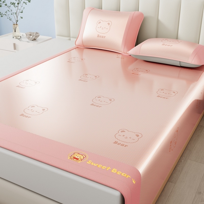 91家纺网 家纺一手货源 找家纺 梵克保罗 2026新款3D复合三明治冰藤冰丝凉席套件-甜蜜小熊 甜蜜小熊-粉色