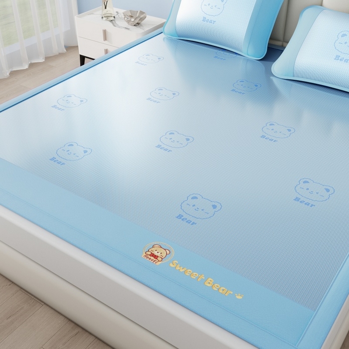 91家纺网 家纺一手货源 找家纺 梵克保罗 2026新款3D复合三明治冰藤冰丝凉席套件-甜蜜小熊 甜蜜小熊-蓝色