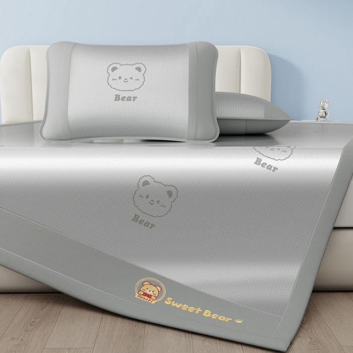 91家纺网 家纺一手货源 找家纺 梵克保罗 2026新款3D复合三明治冰藤冰丝凉席套件-甜蜜小熊 甜蜜小熊-灰色