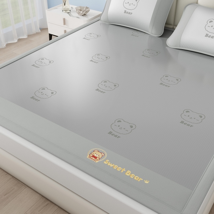 91家纺网 家纺一手货源 找家纺 梵克保罗 2026新款3D复合三明治冰藤冰丝凉席套件-甜蜜小熊 甜蜜小熊-灰色