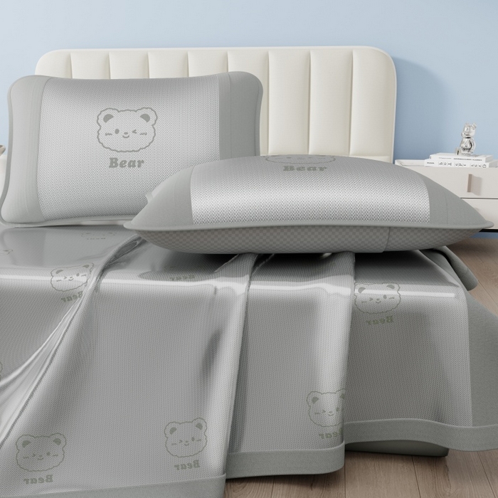 91家纺网 家纺一手货源 找家纺 梵克保罗 2026新款3D复合三明治冰藤冰丝凉席套件-甜蜜小熊 甜蜜小熊-灰色