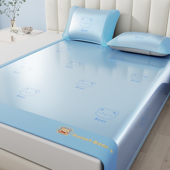 91家纺网 家纺一手货源 找家纺 梵克保罗 2026新款3D复合三明治冰藤冰丝凉席套件-甜蜜小熊 甜蜜小熊-蓝色