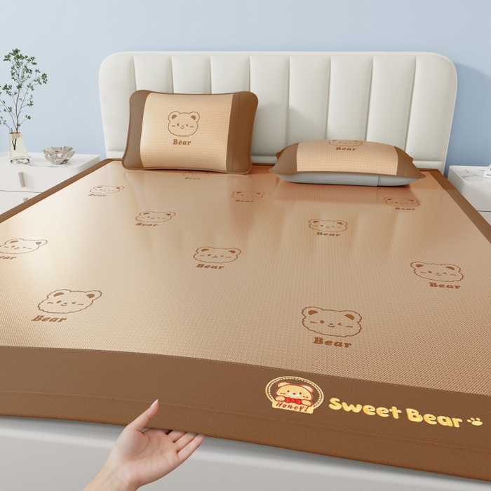 91家纺网 家纺一手货源 找家纺 梵克保罗 2026新款3D复合三明治冰藤冰丝凉席套件-甜蜜小熊 甜蜜小熊-咖色